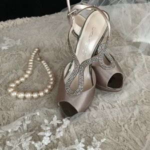 ✨WOW✨ Caparoso Taupe rhinestone studded heel✨
